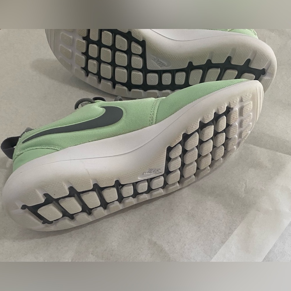 Nike Size 8 Roshe Two Athletic Green Gray Women's Sneaker Excellent Condition - Picture 7 of 13